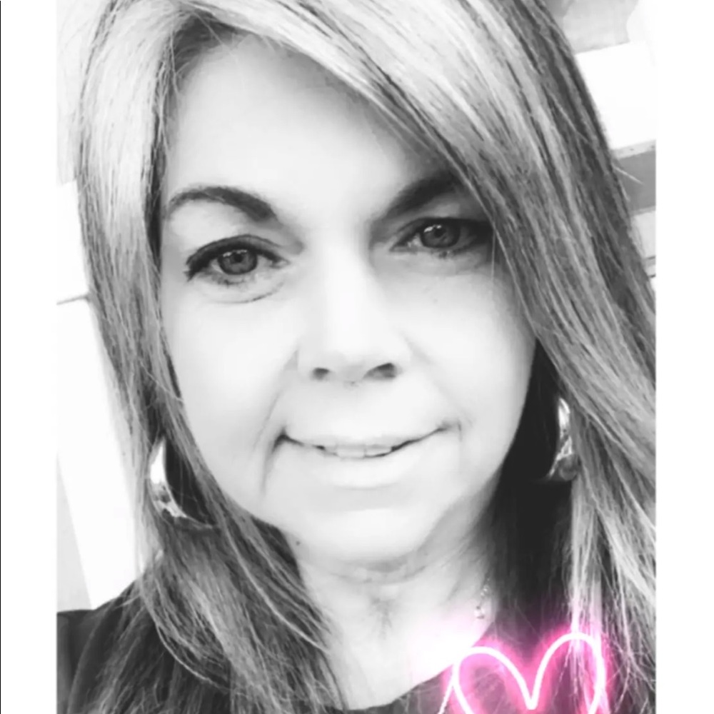 Meet your Posher, Tanya lay
